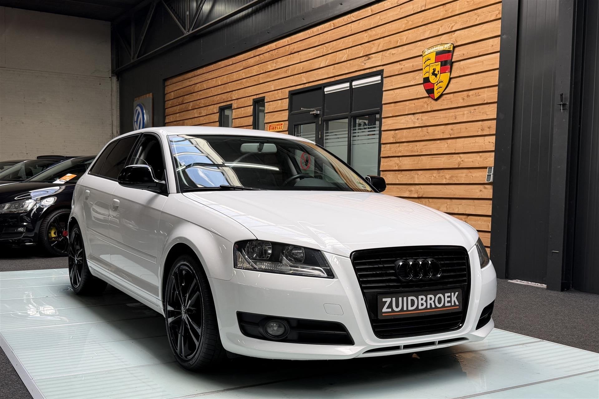 Audi A3 1.4 TSI 122PK! Clima! Cruise! White! (bj 2010), Auto's, Audi, Gebruikt, Bedrijf, Onderhoudsboekje, 1390 cc