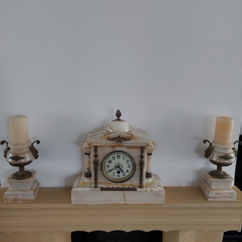 Antieke marmeren pendule met kandelaars, Ophalen of Verzenden