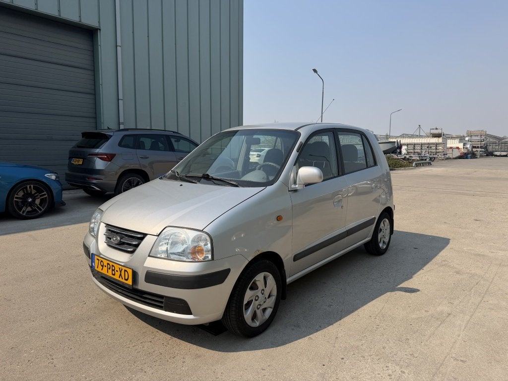 Hyundai Atos 1.1i Dynamic Prime AUTOMAAT 61000NAP (bj 2004), Gebruikt, 31 €/maand, 4 cilinders, Metallic lak