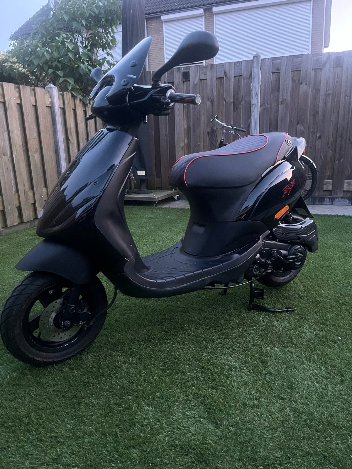 Piaggio Zip 4T 2V - Zwart, Gebruikt, Maximaal 45 km/u, Zip, Ophalen of Verzenden