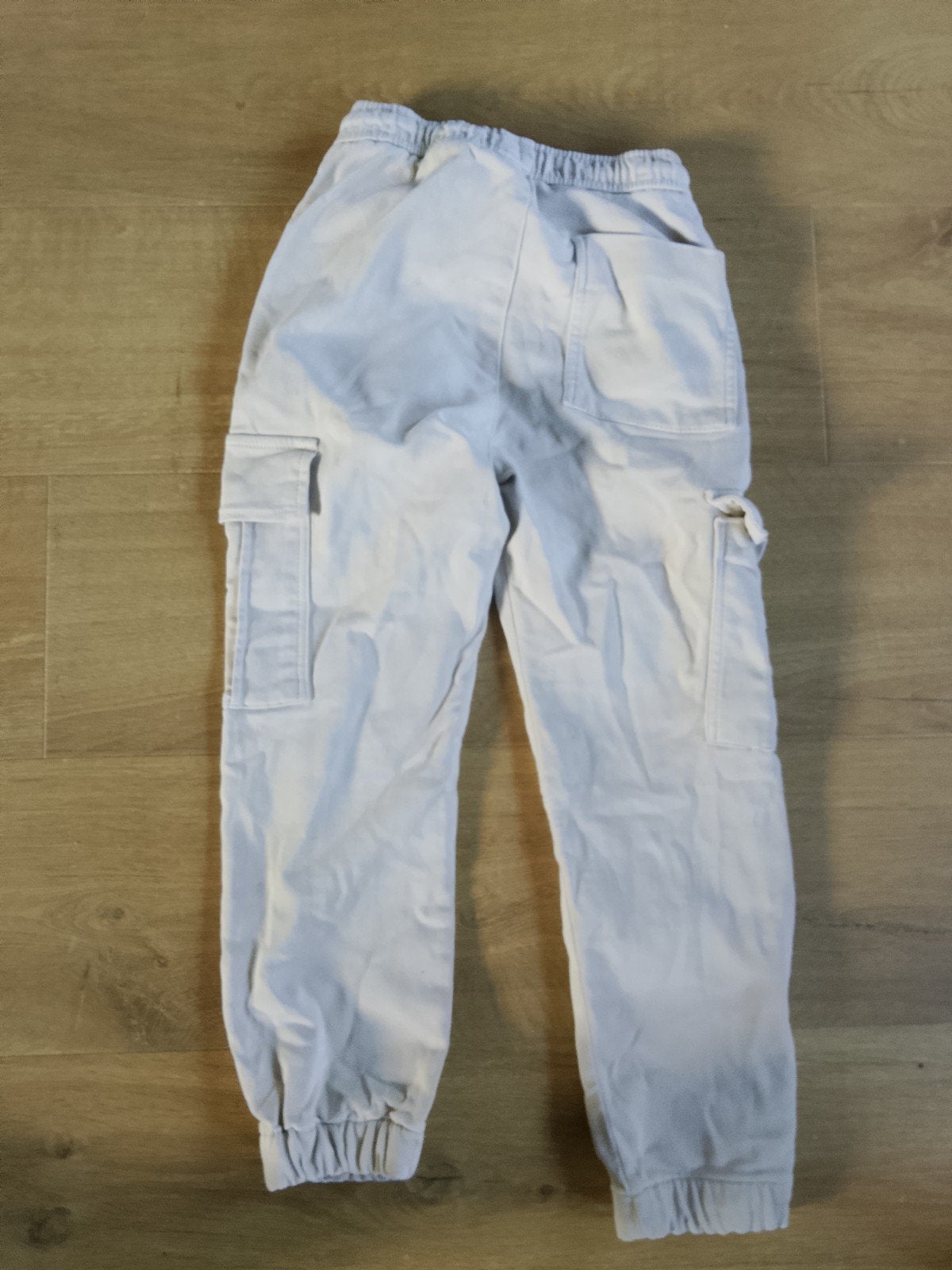 Zara Cargo Broek - Maat 128 (8 jaar), Kinderen en Baby's, Kinderkleding | Maat 128, Gebruikt, Zara, Contact@zara.com, Av. de la Diputación, Edificio Inditex, 15142 Arteixo, A Coruña, Spain