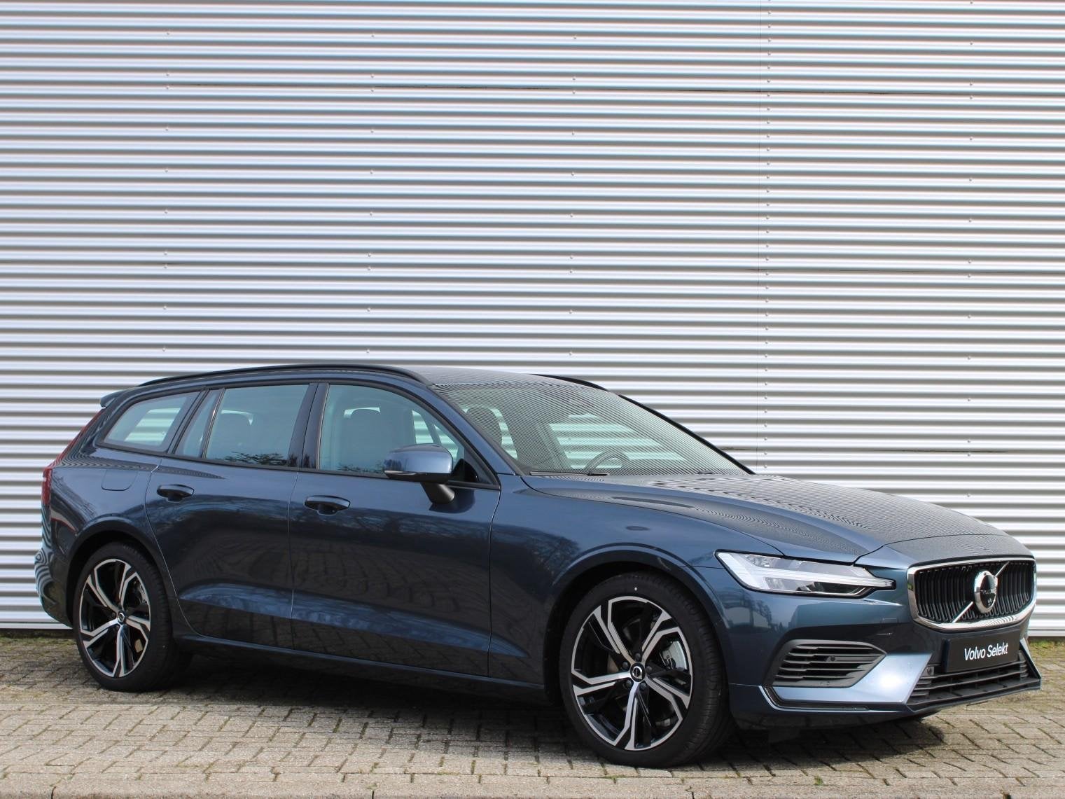 Volvo V60 2.0 T6 Plug-in hybrid AWD Core Business Edition /, Auto's, Automaat, Stof, Gebruikt, Euro 6