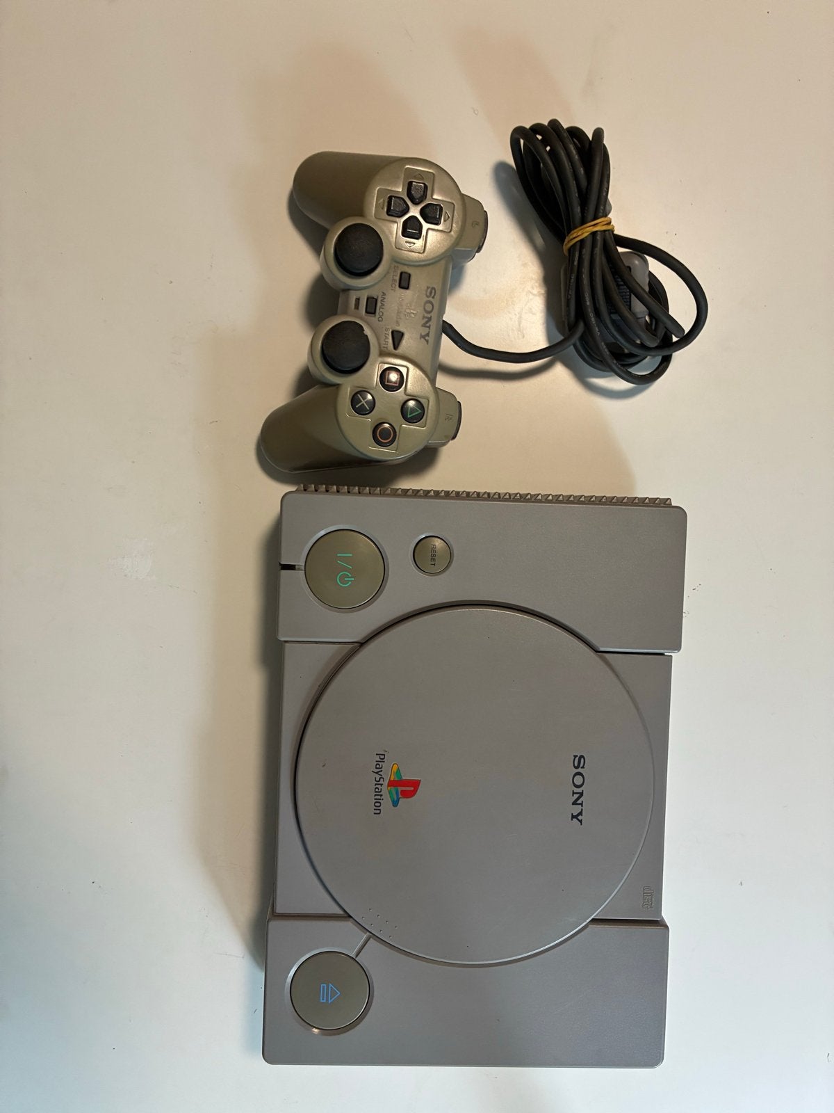 Sony PlayStation 1 (PS1) met controller, Spelcomputers en Games, Spelcomputers | Sony PlayStation 1, Ophalen of Verzenden, Gebruikt