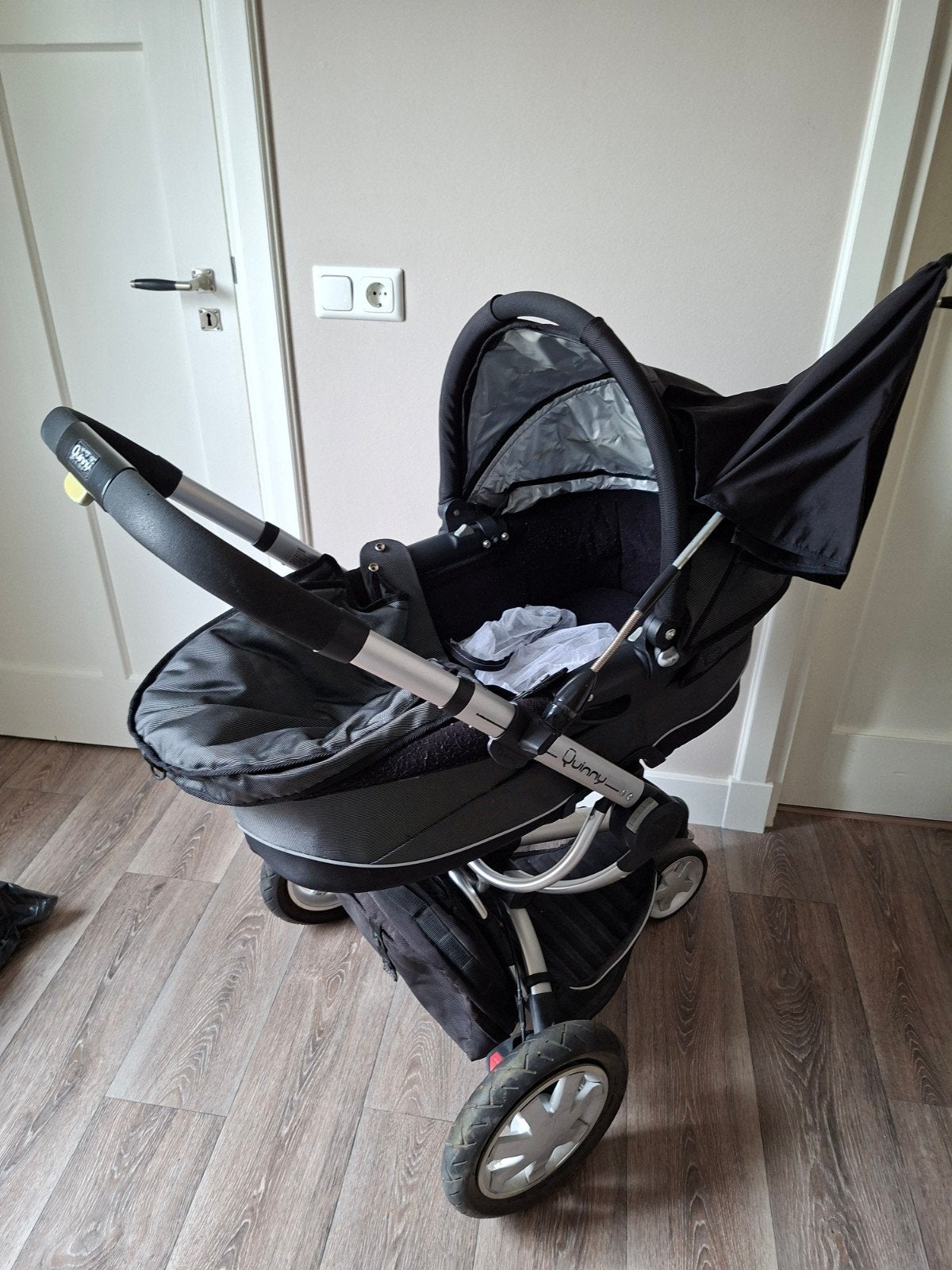Quinny buzz zwart, incl reiswieg, zitgedeelte & voetenzakken, Ophalen, Gebruikt, Quinny