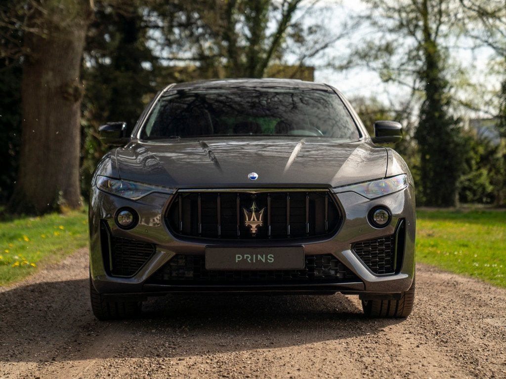 Maserati Levante 3.0 V6 S AWD 430pk GranSport Facelift | Pan, Auto's, Maserati, Automaat, 430 pk, Gebruikt, Zwart