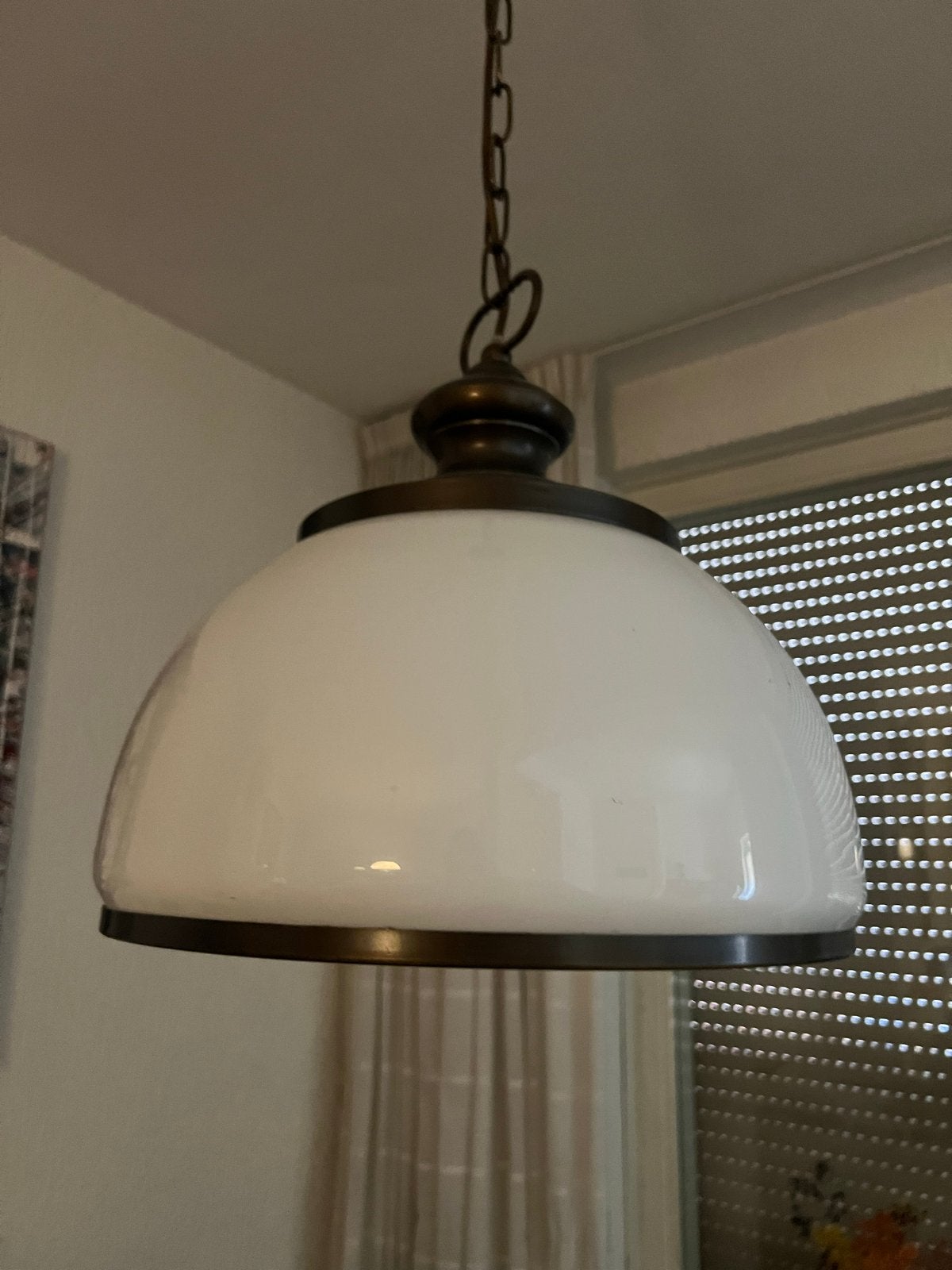 Vintage hanglampen met opalen glazen kap en messing details, Ophalen, Gebruikt, Glas, E27 (groot)