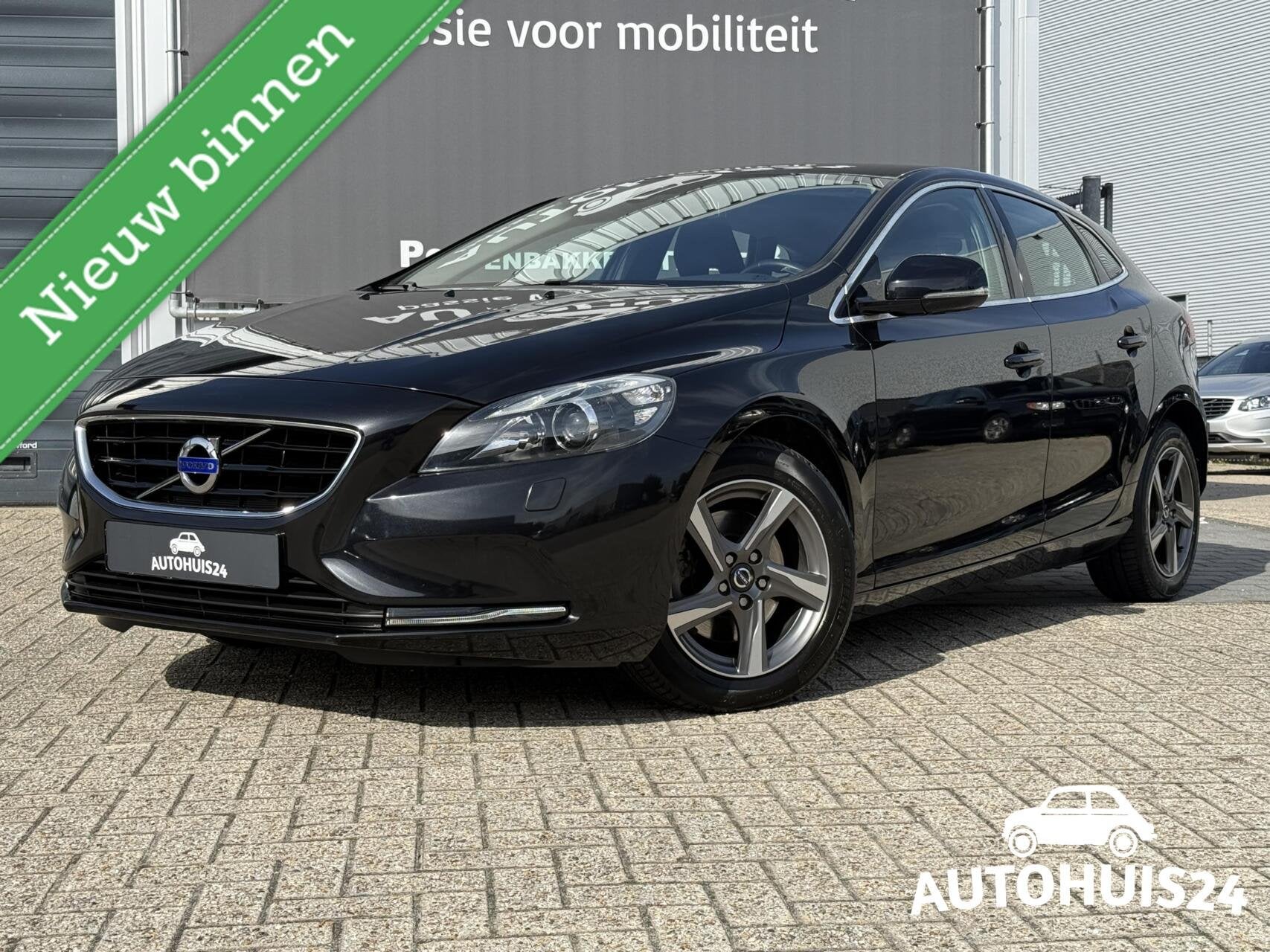 Volvo V40 1.6 T2 R-Design NL-AUTO|XENON|NAVI|DEALER ONDERH., Auto's, Volvo, Voorwielaandrijving, Stof, Gebruikt, Zwart
