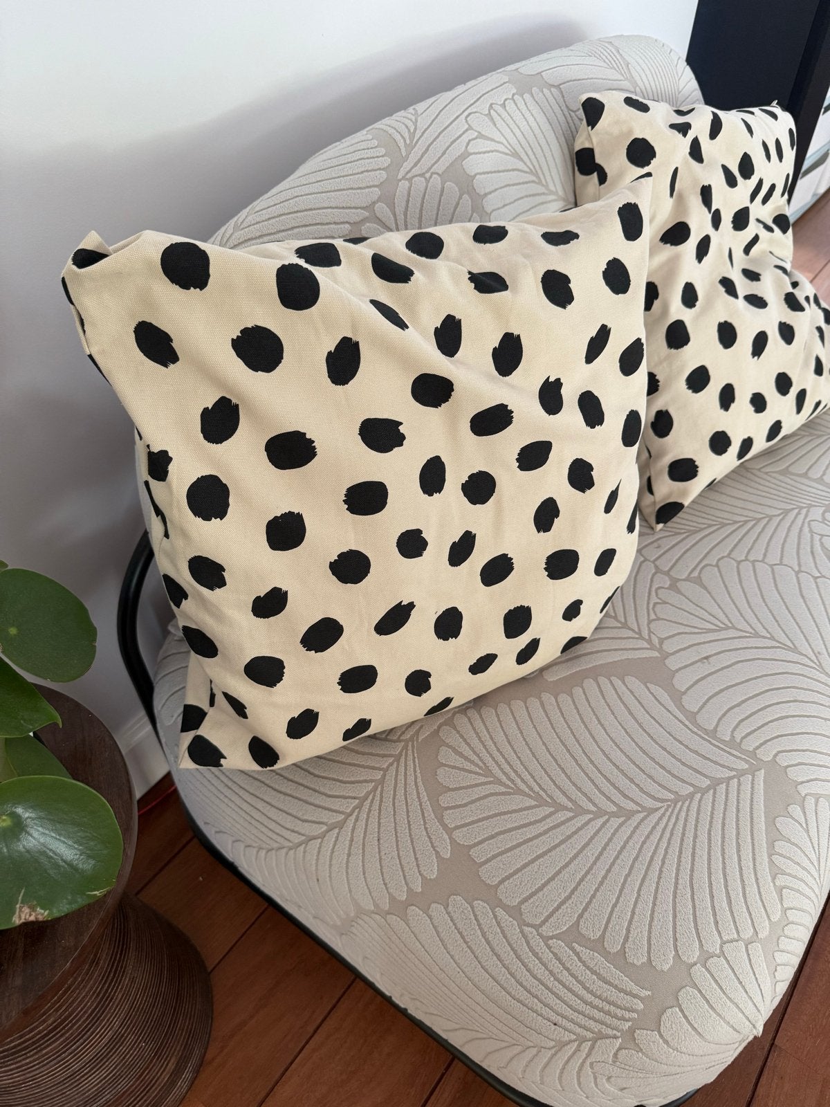 Set van 2 crèmekleurige sierkussens met zwarte stippen, Ophalen, Overige merken, Meerkleurig, Met print
