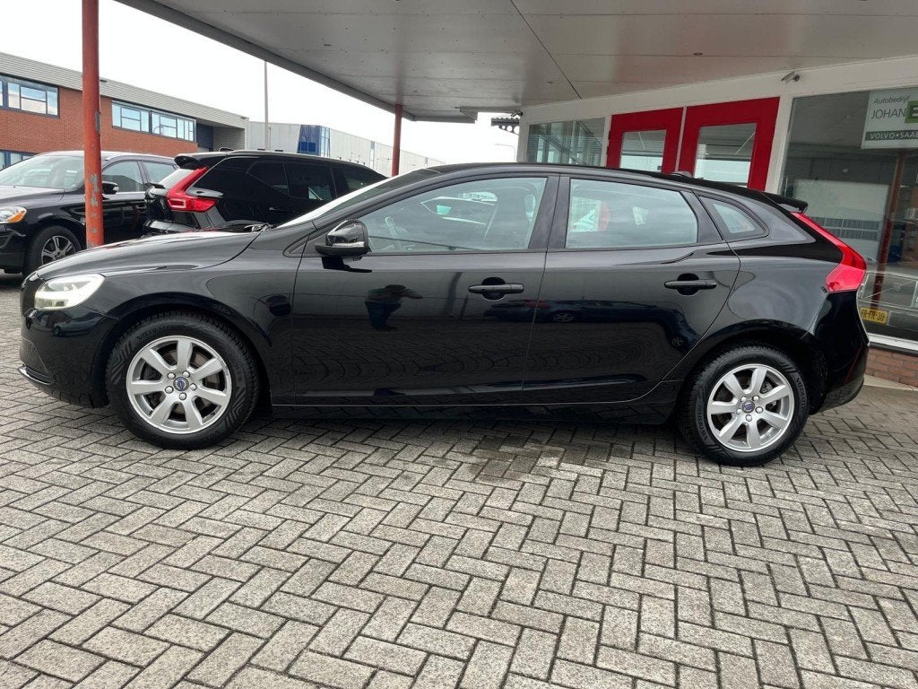 Volvo V40 2.0 T2  122 PK  Navi  Led koplampen  Bluetooth  St, Auto's, Voorwielaandrijving, Gebruikt, Euro 6, 4 cilinders