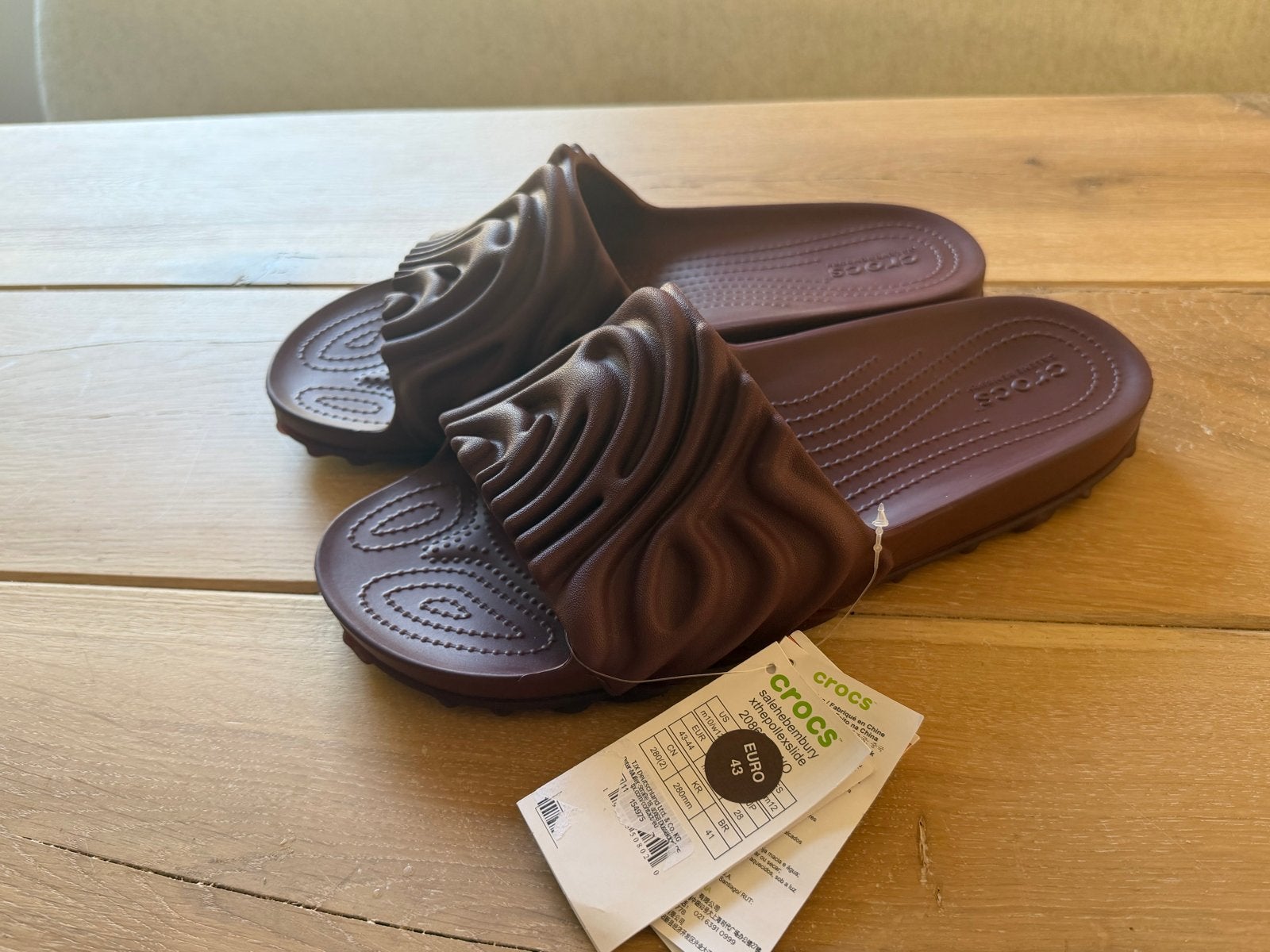 Crocs slides, Kleding | Heren, Schoenen, Slippers, Bruin, Nieuw, Ophalen of Verzenden