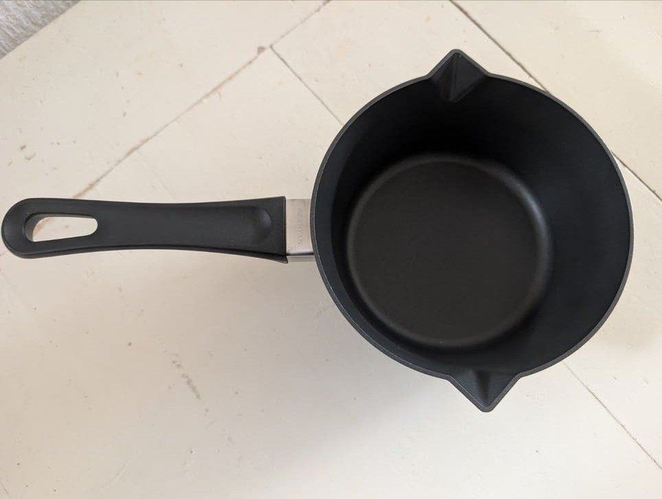 Scanpan Kookpan met Tuit - Keramisch Titanium, Antiaanbaklaag, Ophalen of Verzenden, Zo goed als nieuw, Rvs