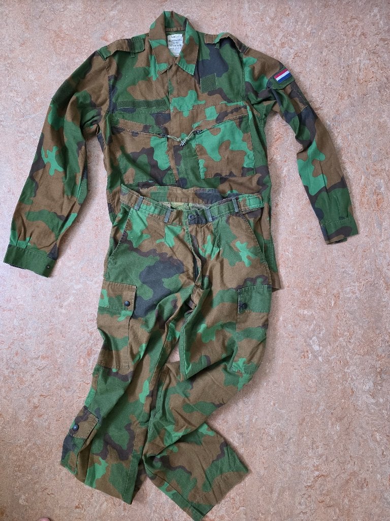 Jungle-Camouflage : broek en jasje.  EENMALIG, Verzamelen, Ophalen of Verzenden, Landmacht, Nederland, Kleding of Schoenen