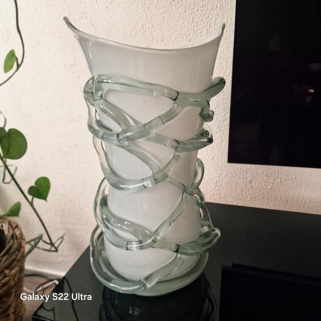 Exclusieve vaas aangeboden., Huis en Inrichting, Woonaccessoires | Vazen, Ophalen, Overige kleuren, Minder dan 50 cm, Glas
