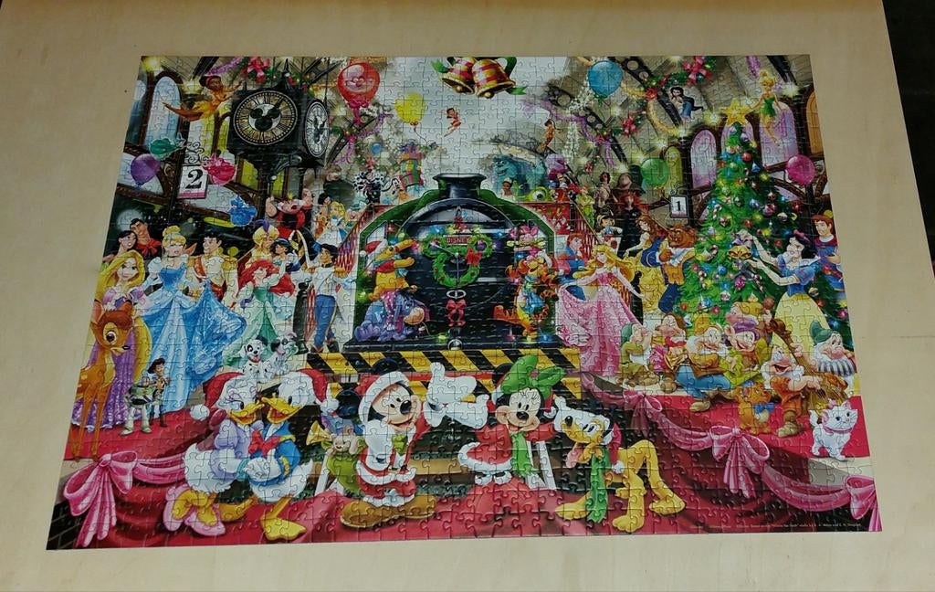 Ravensburger Kerstpuzzel Disney - 1x gelegd, compleet, Ophalen, Meer dan 50 stukjes, Zo goed als nieuw, 6 jaar of ouder