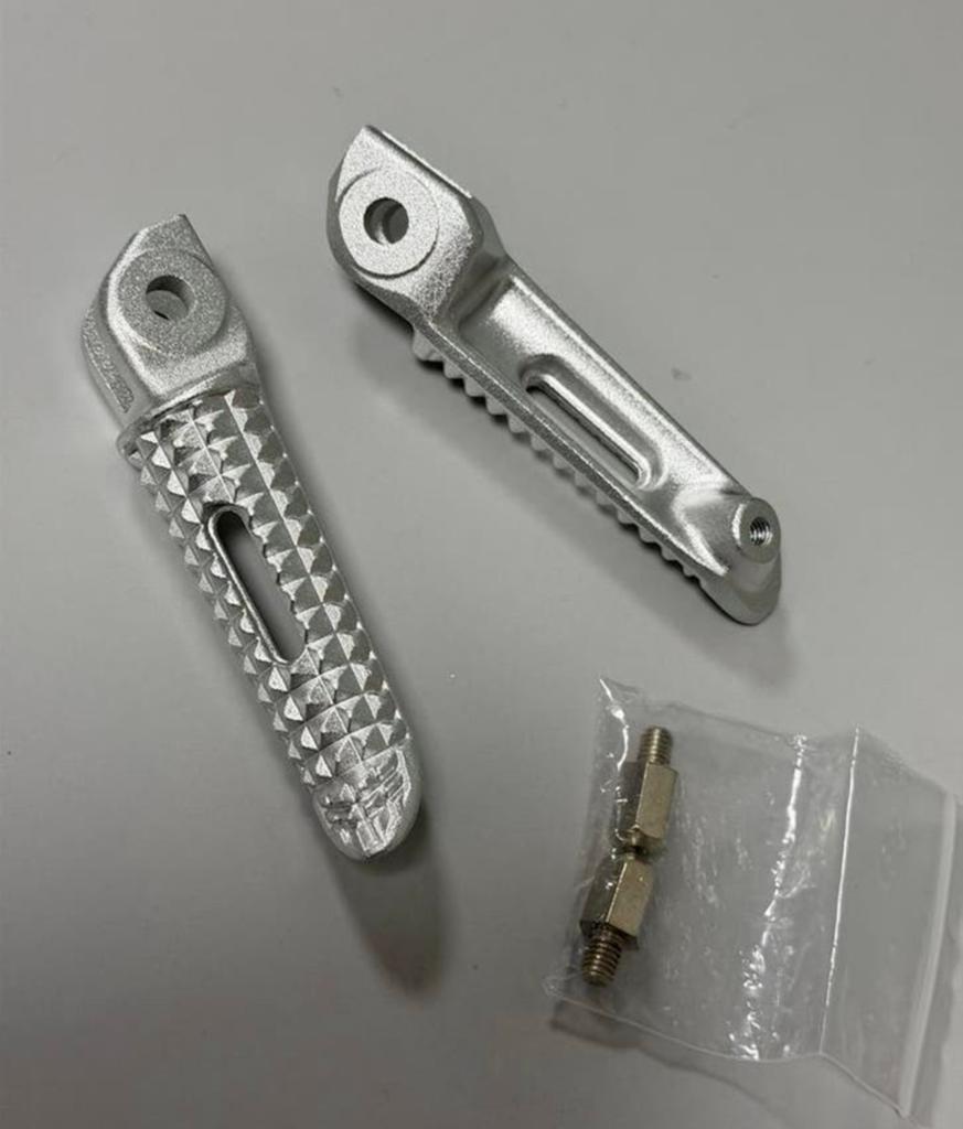 Triumph Daytona 675 Voetsteunen Set 2006-2016 (R+L) nieuw, Motoren, Ophalen of Verzenden, H, H, H