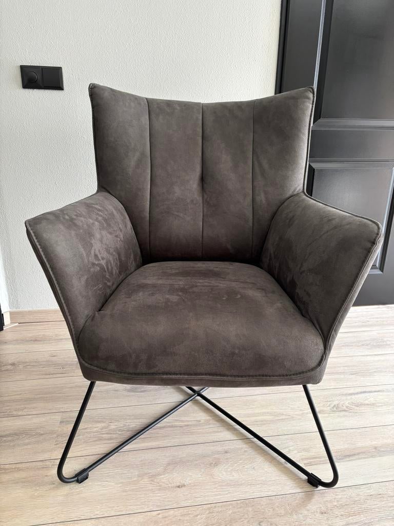 Fauteuil Microleder Donkergrijs Zwart metalen onderstel, Ophalen, Minder dan 75 cm, Zo goed als nieuw, 75 tot 100 cm