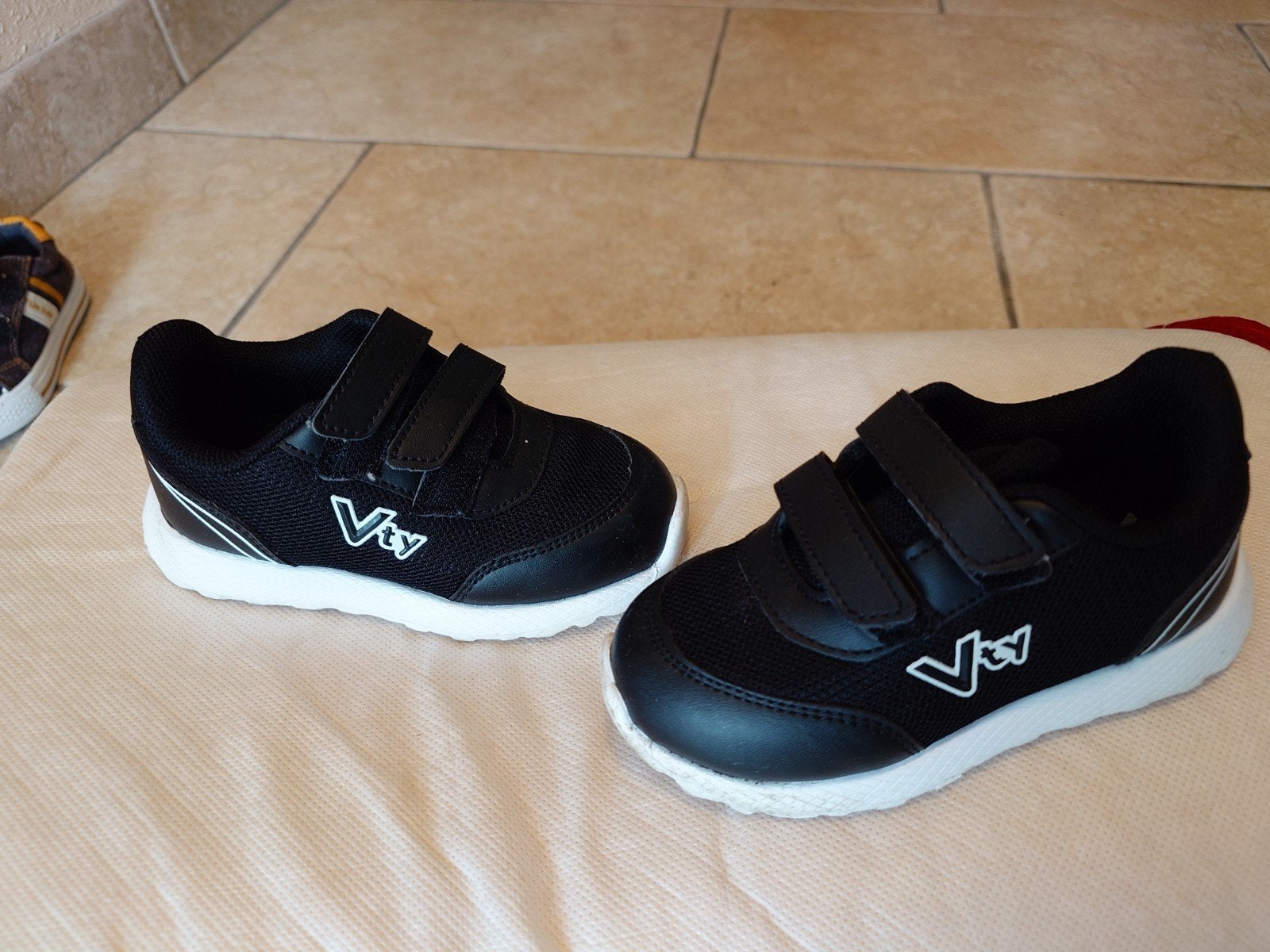 Vty sportschoenen maat 23, zo goed als nieuw, Ophalen, Vty, Zo goed als nieuw, Jongen of Meisje
