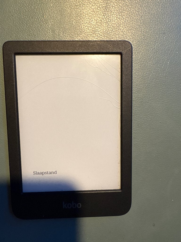 Kobo Clara barst in scherm, Computers en Software, Ophalen of Verzenden, Gebruikt, Kobo, Wi-Fi