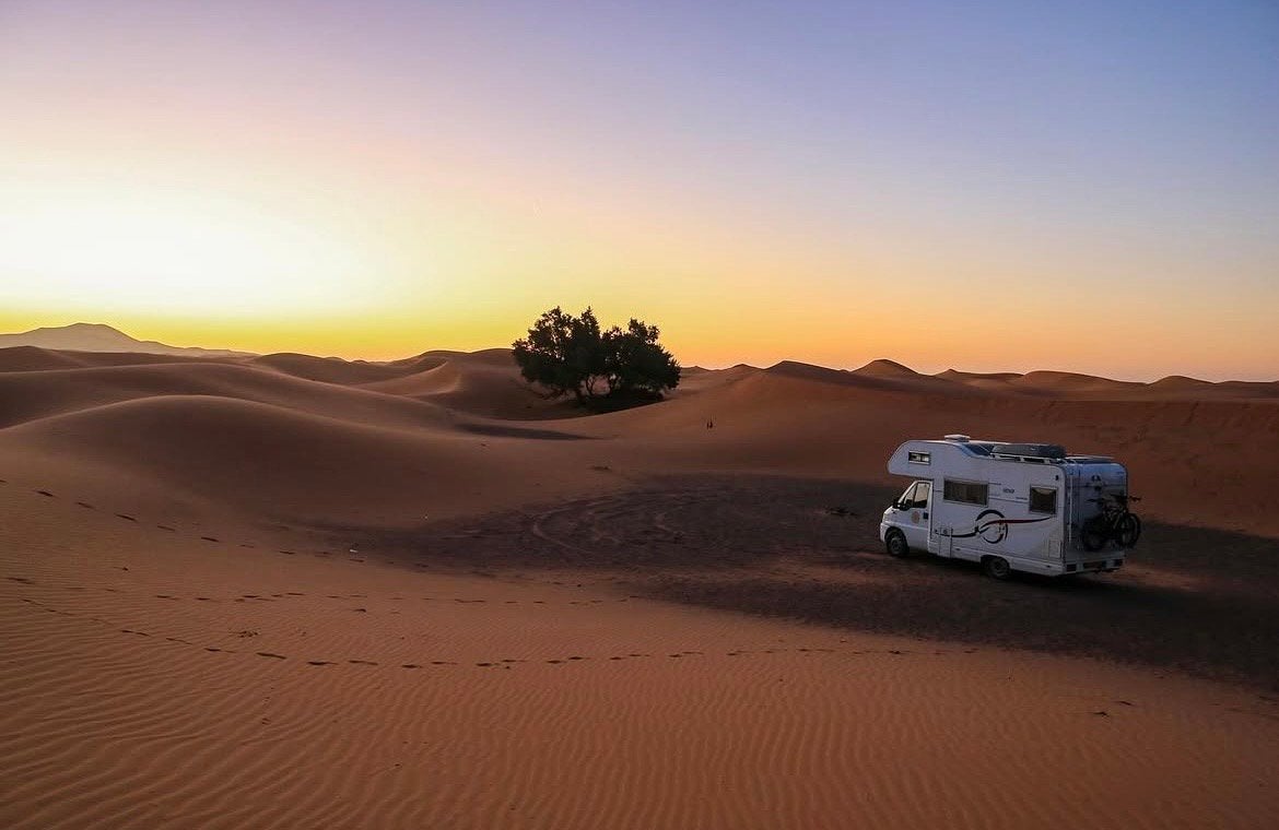 Adria Coral 580 DX alkoof off-grid camper, Caravans en Kamperen, Campers, Standaard zit, Alkoof, Ringverwarming, Fiat