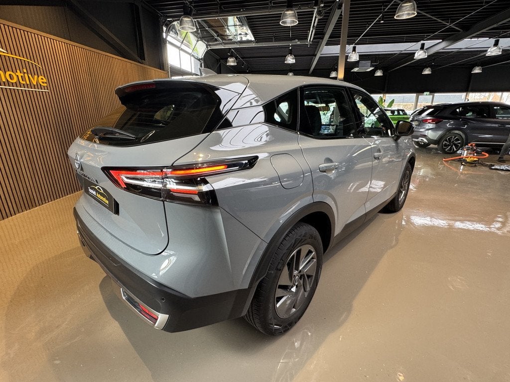 Nissan QASHQAI 1.3 MHEV Xtronic N-Connecta Navigatie LMV Cru, Auto's, Stof, Gebruikt, 4 cilinders, Met garantie (alle)