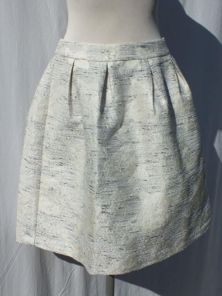 Gave rok, Mooie boucle stof Mt M. Merk Vila, Kleding | Dames, Rokken, Maat 38/40 (M), ., Wit, Ophalen of Verzenden