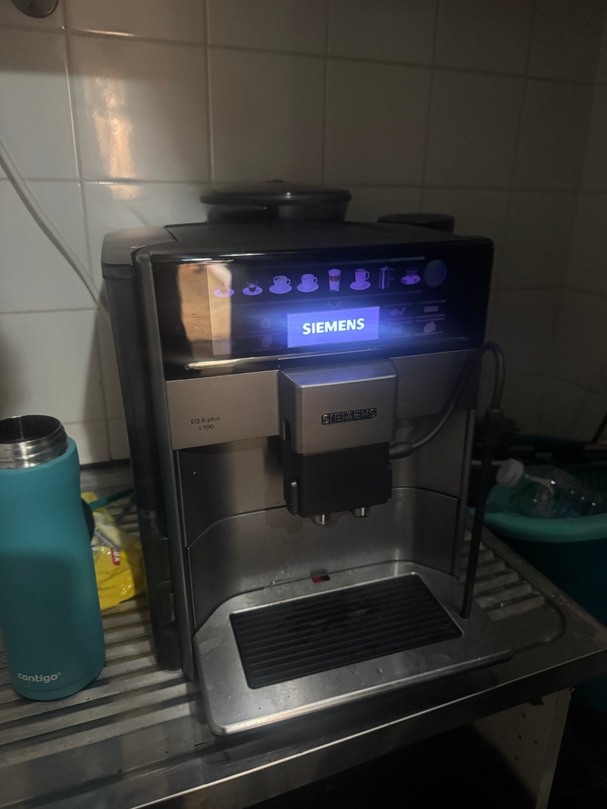 Siemens EQ6 Plus s100 Volautomatische Espressomachine, Witgoed en Apparatuur, Koffiezetapparaten, Ophalen, Afneembaar waterreservoir