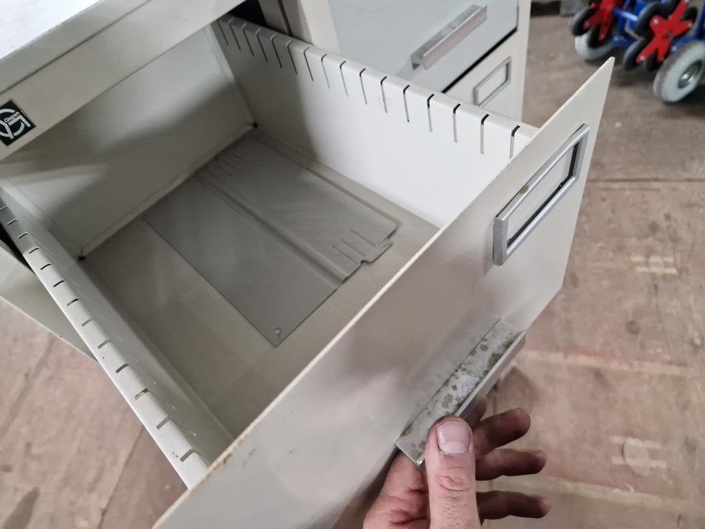 2 metalen ladekasten - nette staat, 12 laden per kast, Ophalen, Gebruikt, Onbekend, Onbekend