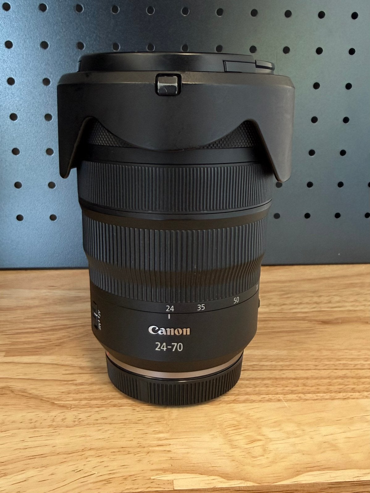 Canon RF 24-70mm f/2.8L IS USM, Audio, Tv en Foto, Fotografie | Lenzen en Objectieven, Ophalen, Zo goed als nieuw, Standaardlens