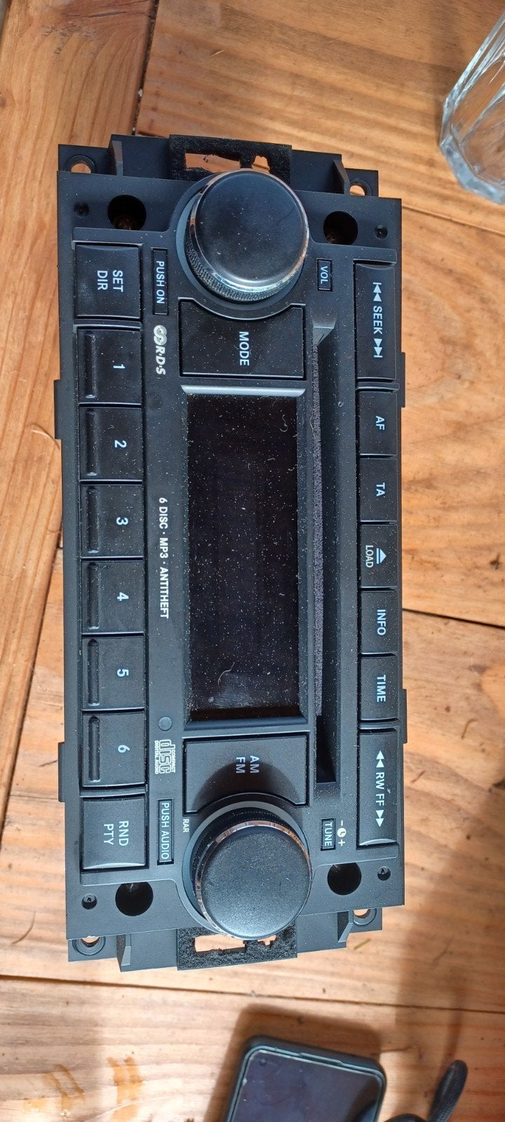 autoradio CD speler dodge caliber gratis, Auto diversen, Ophalen of Verzenden