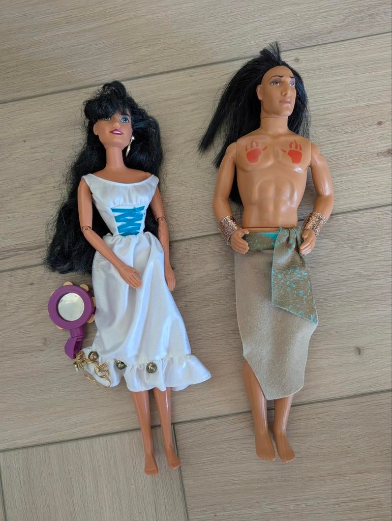 Disney original barbies Esmeralda en Kocoum, Pocahontas, Ophalen of Verzenden, Zo goed als nieuw