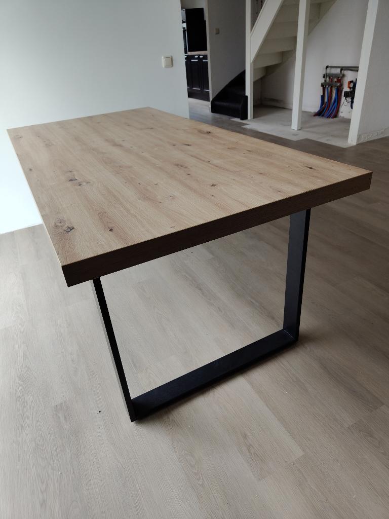 Eettafel (industrieel), Ophalen, 50 tot 100 cm, Zo goed als nieuw, 150 tot 200 cm