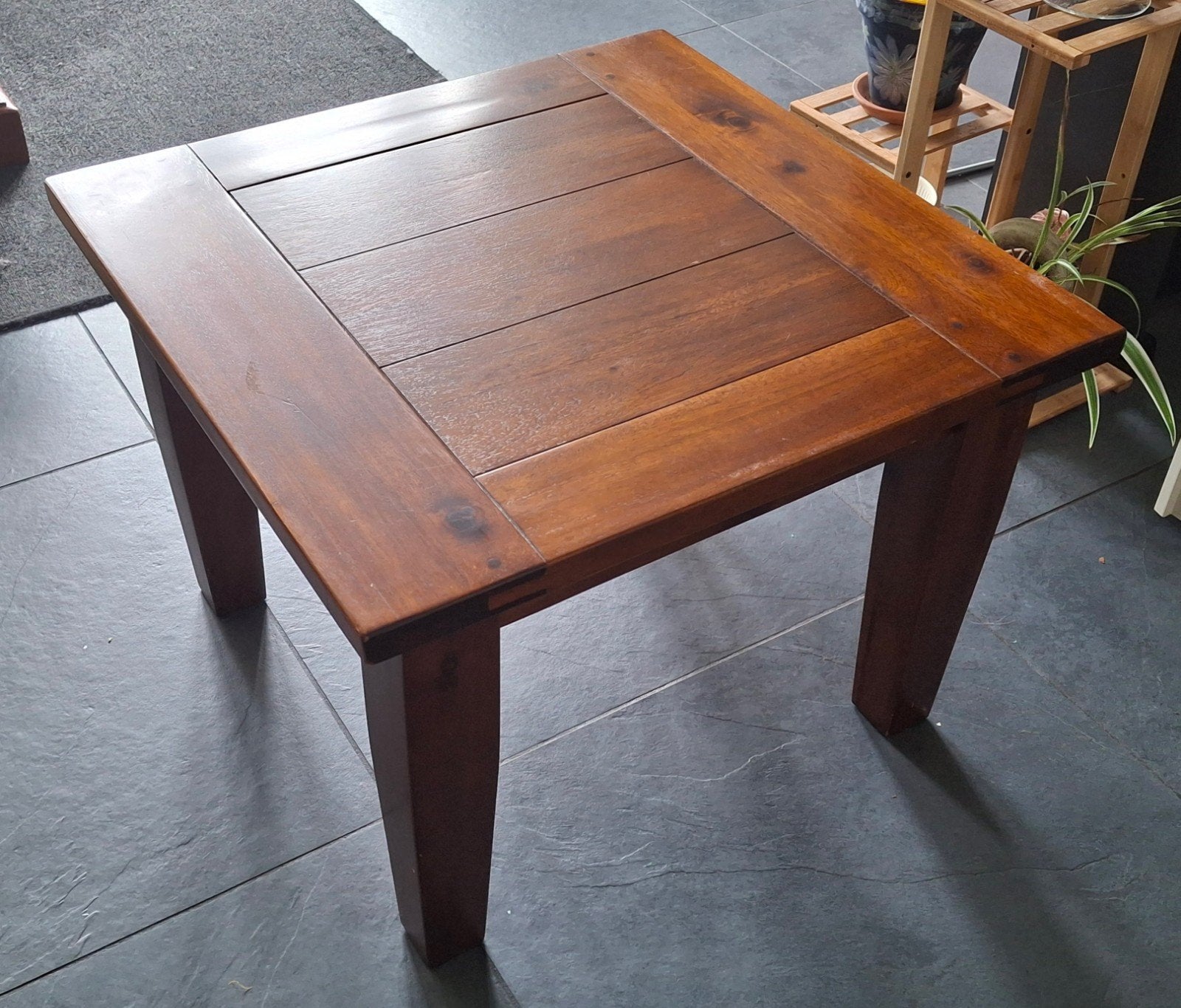 Massief houten bijzettafel - vierkant, Huis en Inrichting, Tafels | Bijzettafels, Ophalen, Vierkant