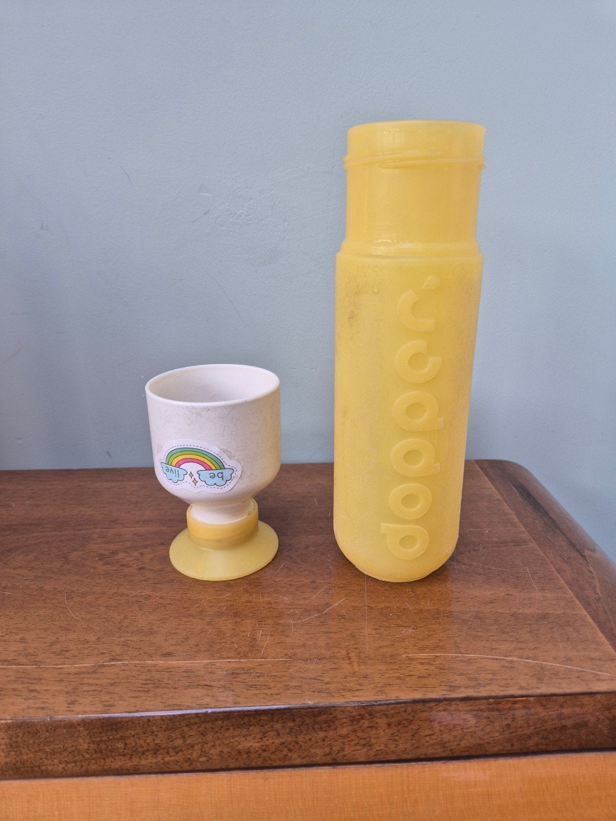 Gele Dopper waterfles drinkfles met geïntegreerde beker, Ophalen of Verzenden, Gebruikt
