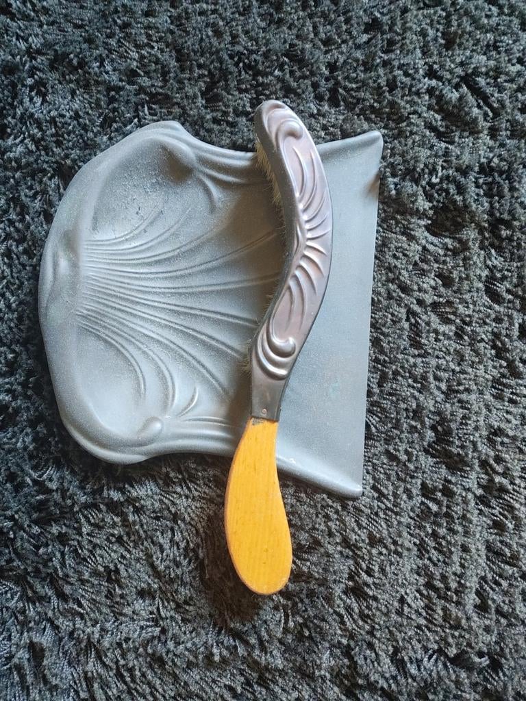 Vintage kruimelveger en blik set - Art Nouveau stijl, Antiek en Kunst, Ophalen