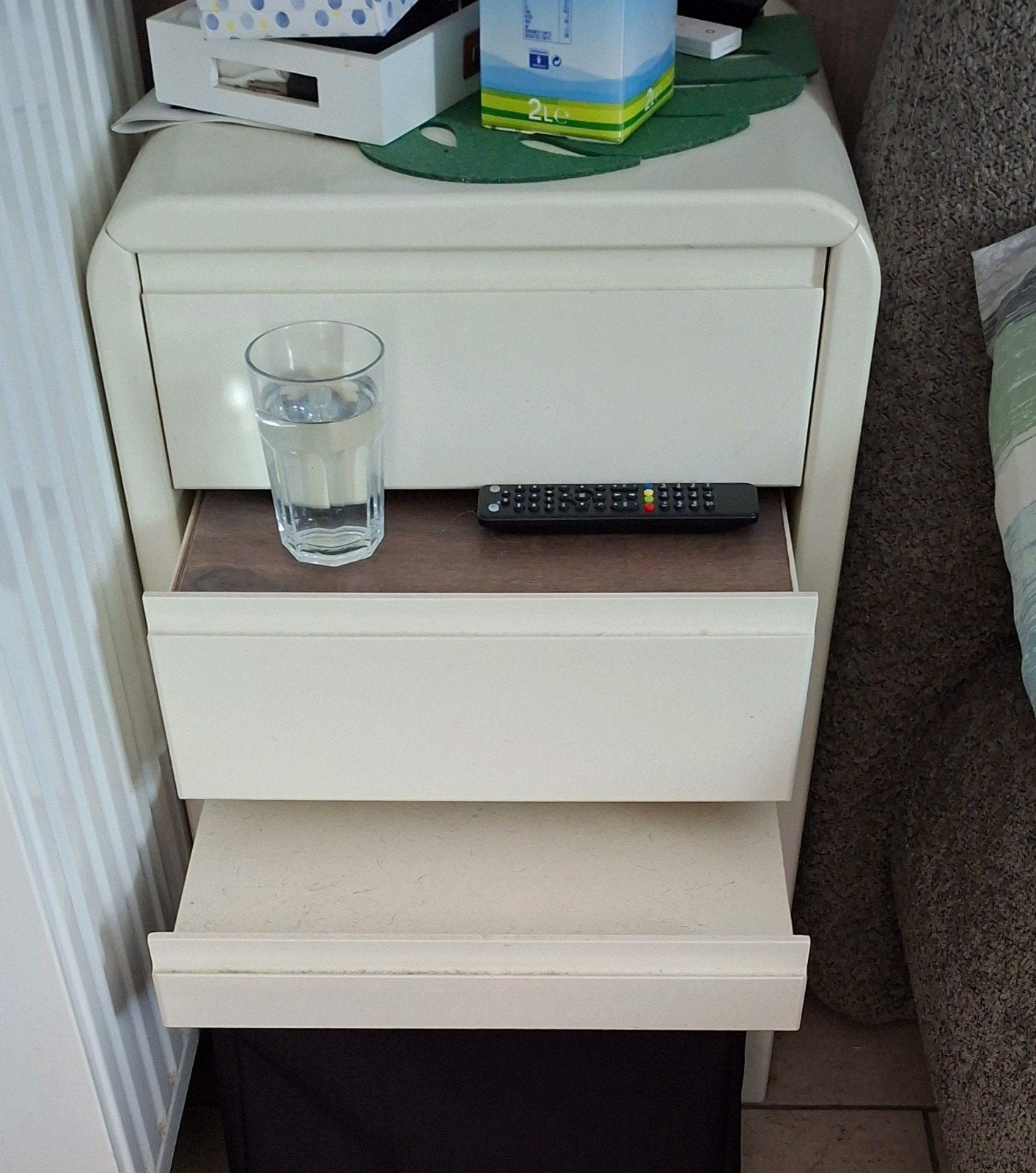 2 mdf nachtkastjes met schuifplank als tafel, Ophalen, Minder dan 45 cm