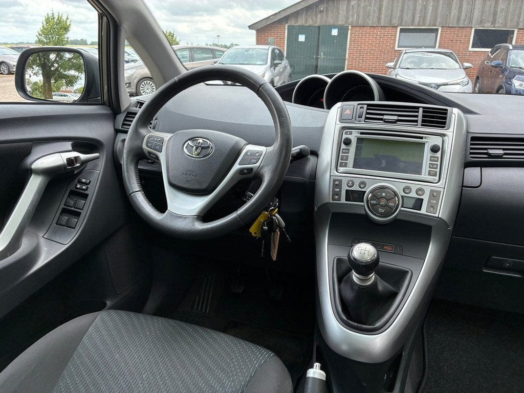 Toyota Verso 1.8 VVT-i Business Titanium | Panodak + Navi +, Auto's, Toyota, Voorwielaandrijving, Euro 5, Gebruikt, Zwart