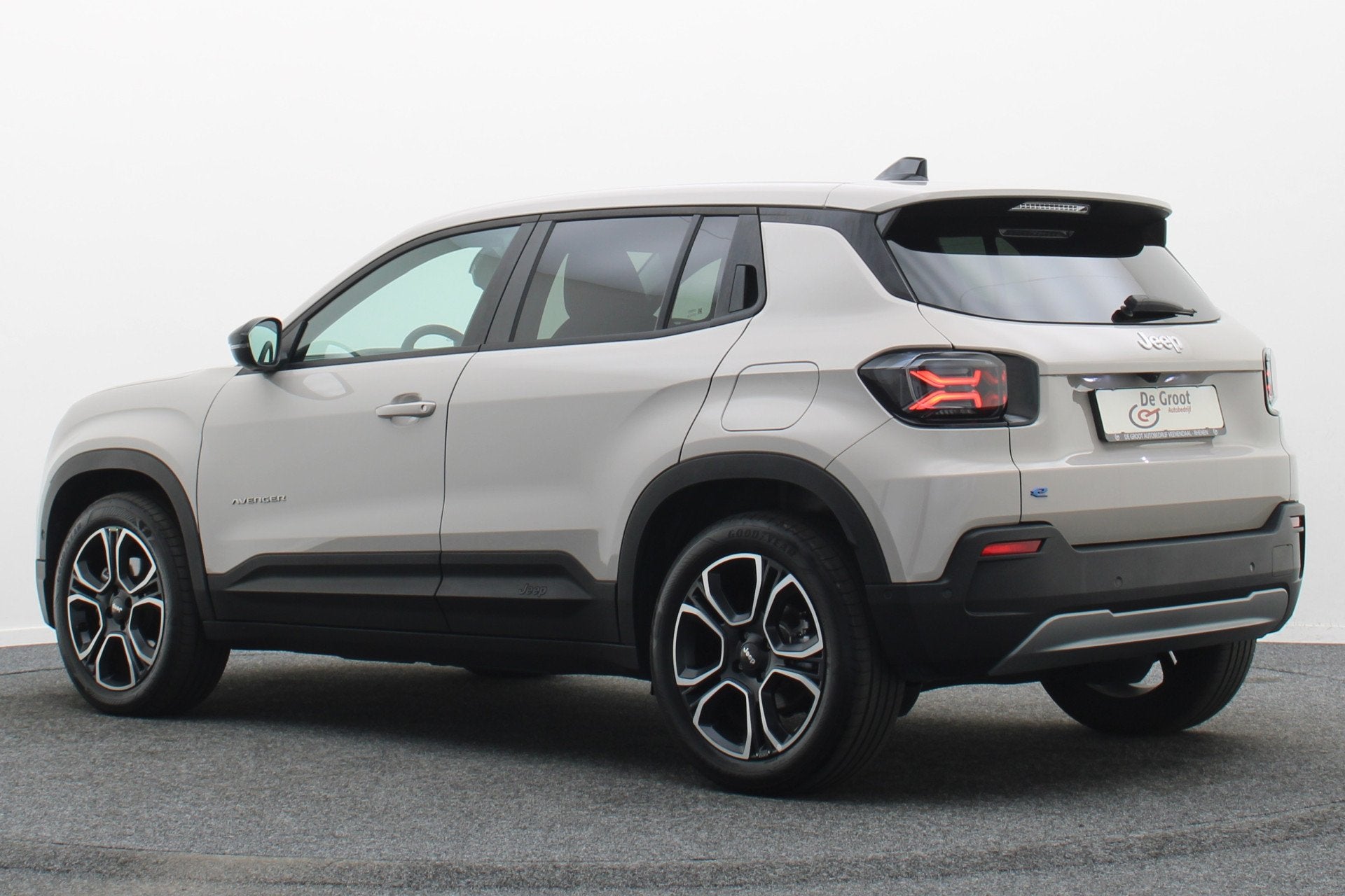 Jeep Avenger Summit 54 kWh Camera, Apple Carplay, LED, ACC,, Auto's, Gebruikt, 156 pk, Leder en Stof, Origineel Nederlands