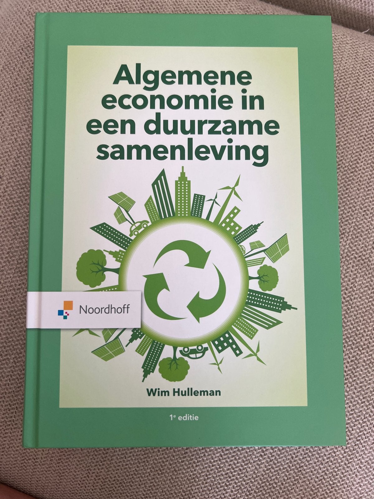 Algemene economie in een duurzame samenleving - Wim Hulleman, Ophalen of Verzenden, Zo goed als nieuw, HBO