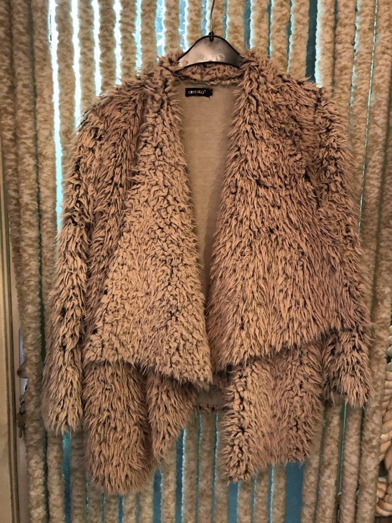 V) cc18 ambika creme beige fluffie jas/vest aparte kraag  s, Kleding | Dames, Truien en Vesten, Maat 38/40 (M), Verzenden, Beige