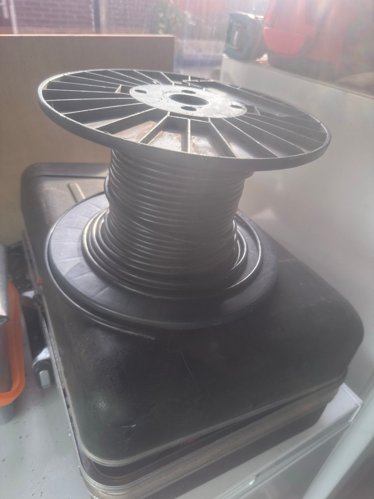 Ongeveer 20 meter 1x10mm2 kabel op haspel, Ophalen of Verzenden, Nieuw, Kabel of Snoer