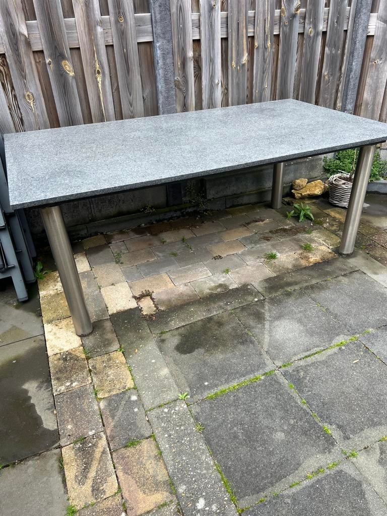 Hardstenen tuintafel, gratis ophalen. Zwaar., Ophalen, Zo goed als nieuw, Rechthoekig, Overige materialen