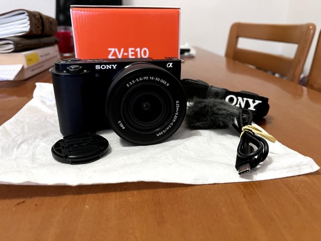 Sony ZV-E10 + 16-50mm OSS II, Audio, Tv en Foto, Fotocamera's Digitaal, Ophalen, Zo goed als nieuw, 24 megapixels, Sony