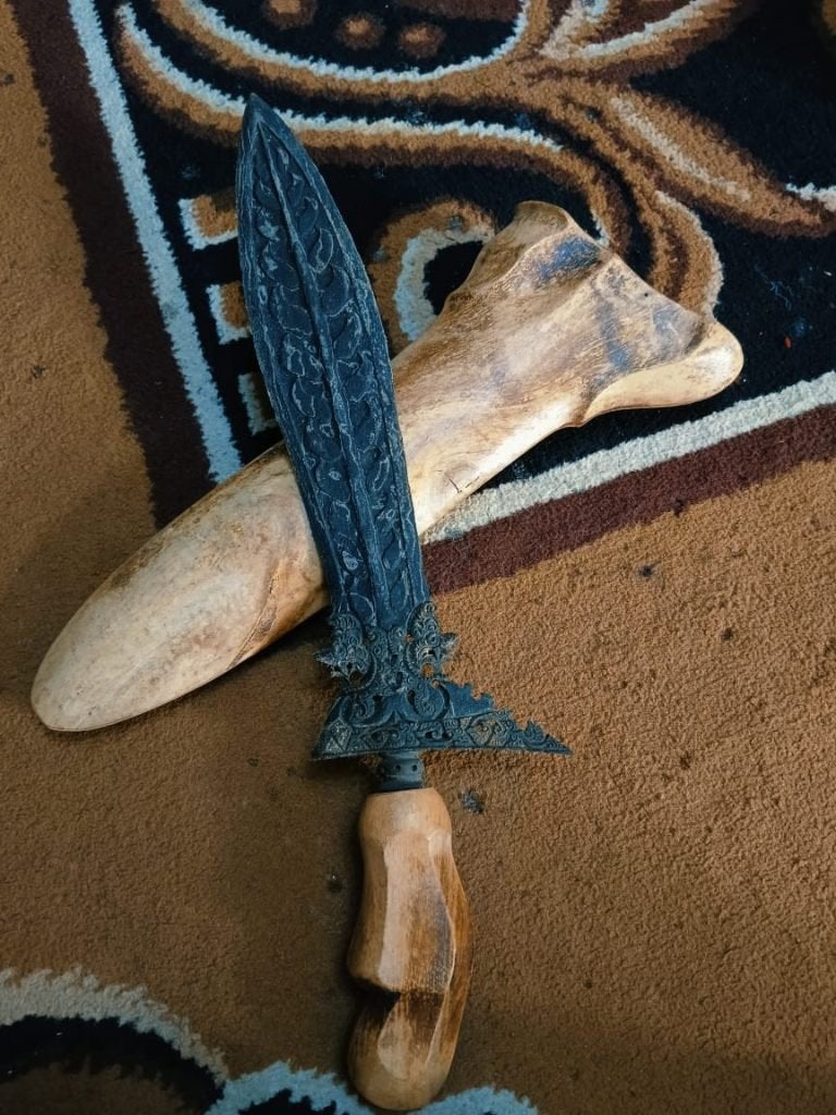Antieke Keris Naga Kembar Pamor Beras Wutah Pajajaran SVD20, Wapen, Verzenden, Overige materialen, Indonesië