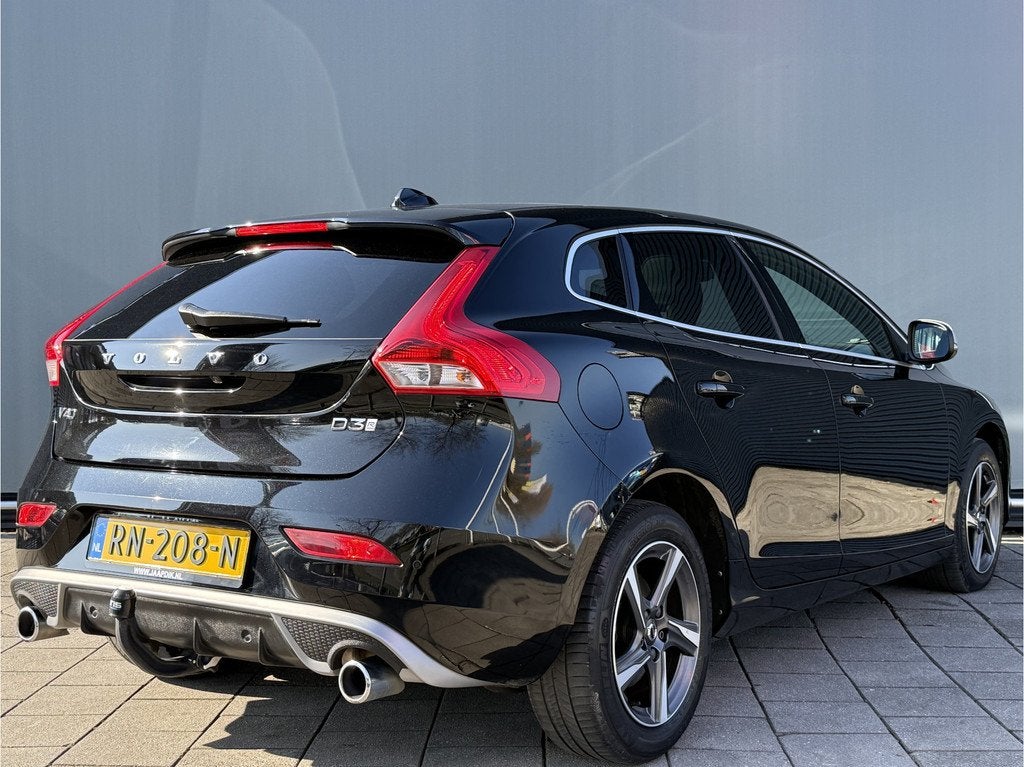 Volvo V40 BWJ 2018 | 2.0 D3 150PK R-DESIGN | TREKHAAK | PANO, Auto's, Voorwielaandrijving, 28 km/l, Gebruikt, 4 cilinders