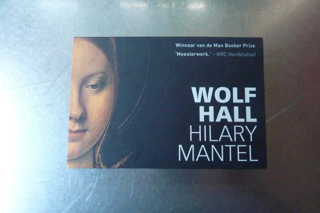 dwarsligger 568 Hilary Mantel - Wolf Hall, Ophalen of Verzenden, Zo goed als nieuw