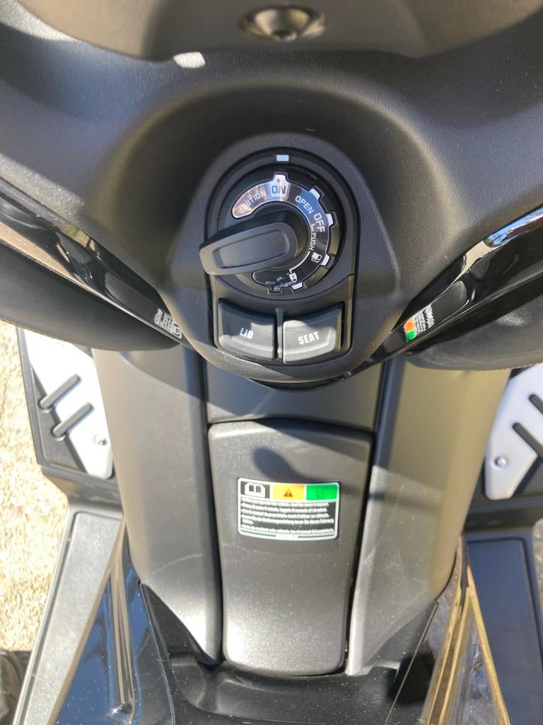Yamaha XMAX Tech MAX 2025 - Zeer jong met lage km stand, Scooter, Gebruikt, Particulier, Automaat