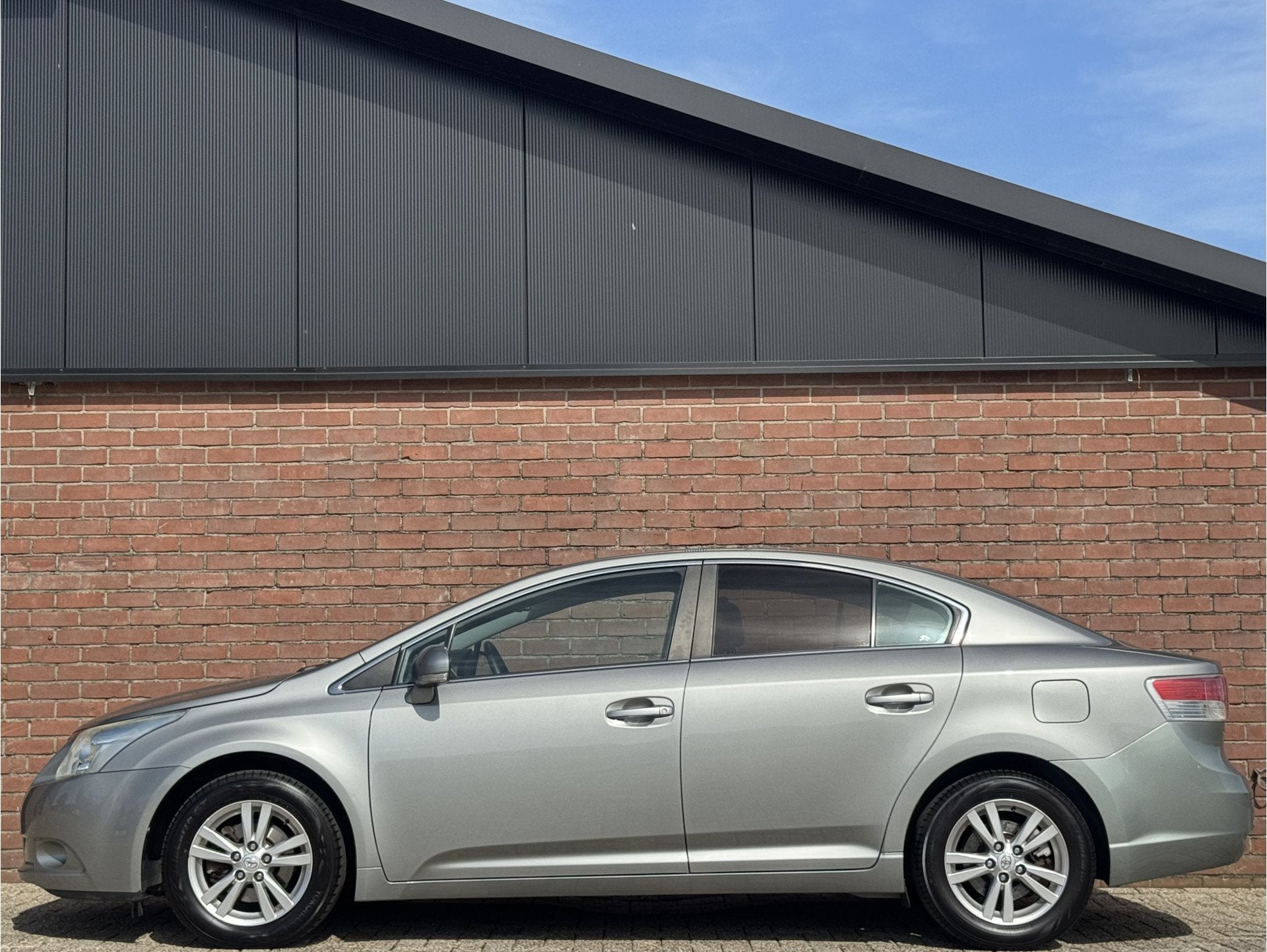 Toyota Avensis 2.0 VVTI DYNAMIC BUSINESS SPECIAL | NL-AUTO!, Voorwielaandrijving, 4 cilinders, Handgeschakeld, 154 pk