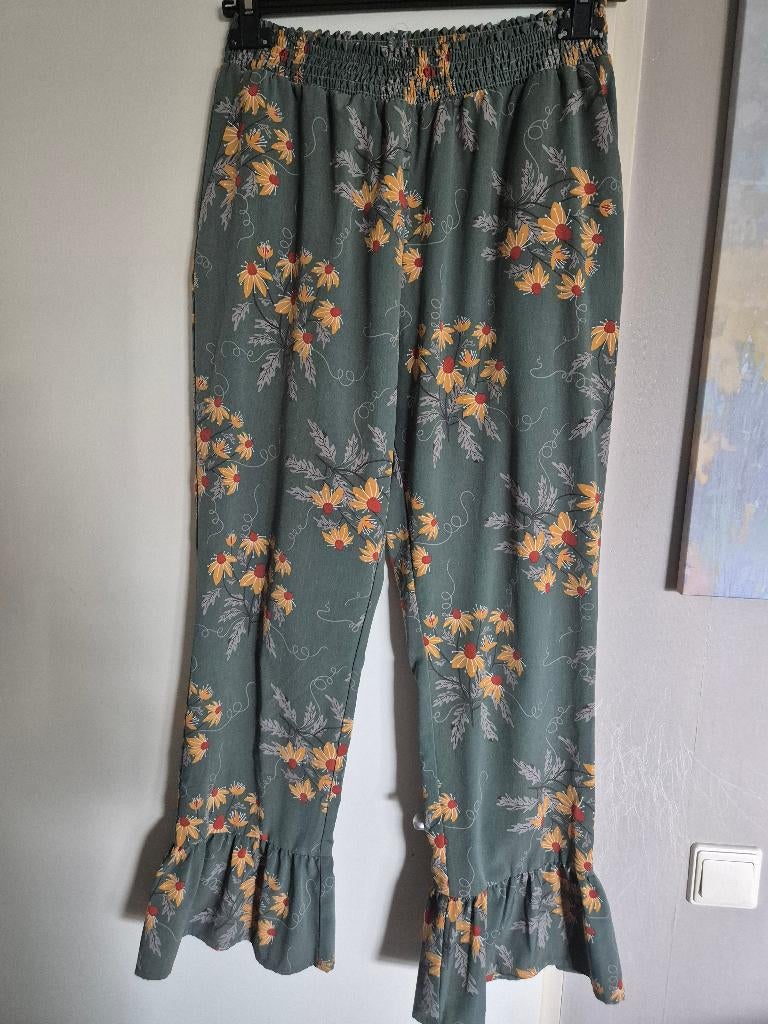 Aparte lange wijde broek 42/44, Kleding | Dames, Broeken en Pantalons, Overige kleuren, Maat 42/44 (L), Ophalen of Verzenden, Zo goed als nieuw