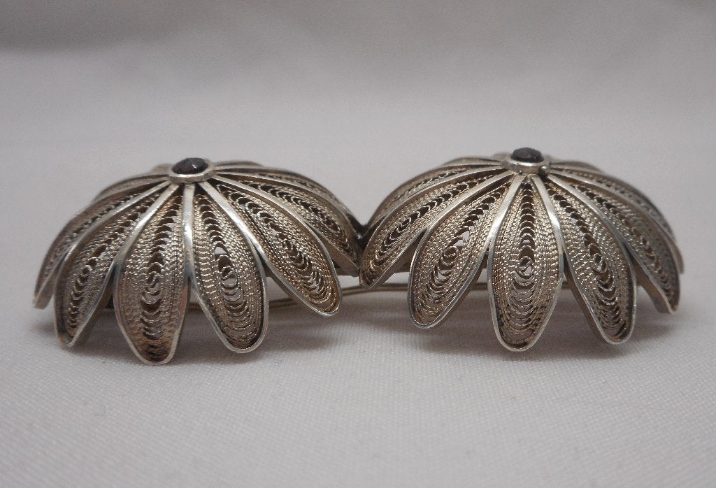 Zilveren filigrain broche bloem met granaat nr.1334, 4 tot 7 cm, Gebruikt, Verzenden, Zilver