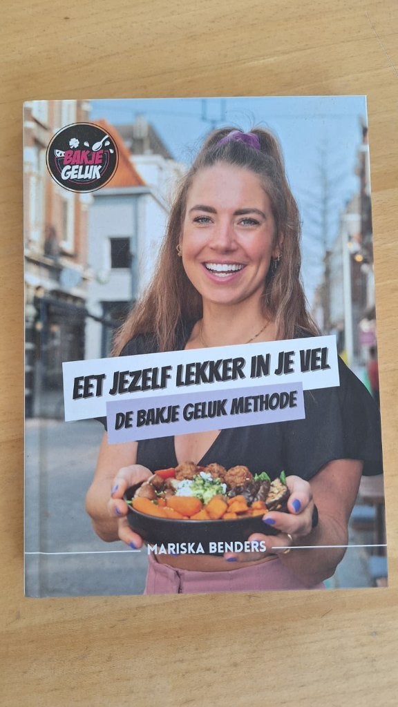 Boek Bakje Geluk - Eet jezelf lekker in je vel, Boeken, Kookboeken, Mariska Benders, Nieuw, Ophalen of Verzenden, Hoofdgerechten